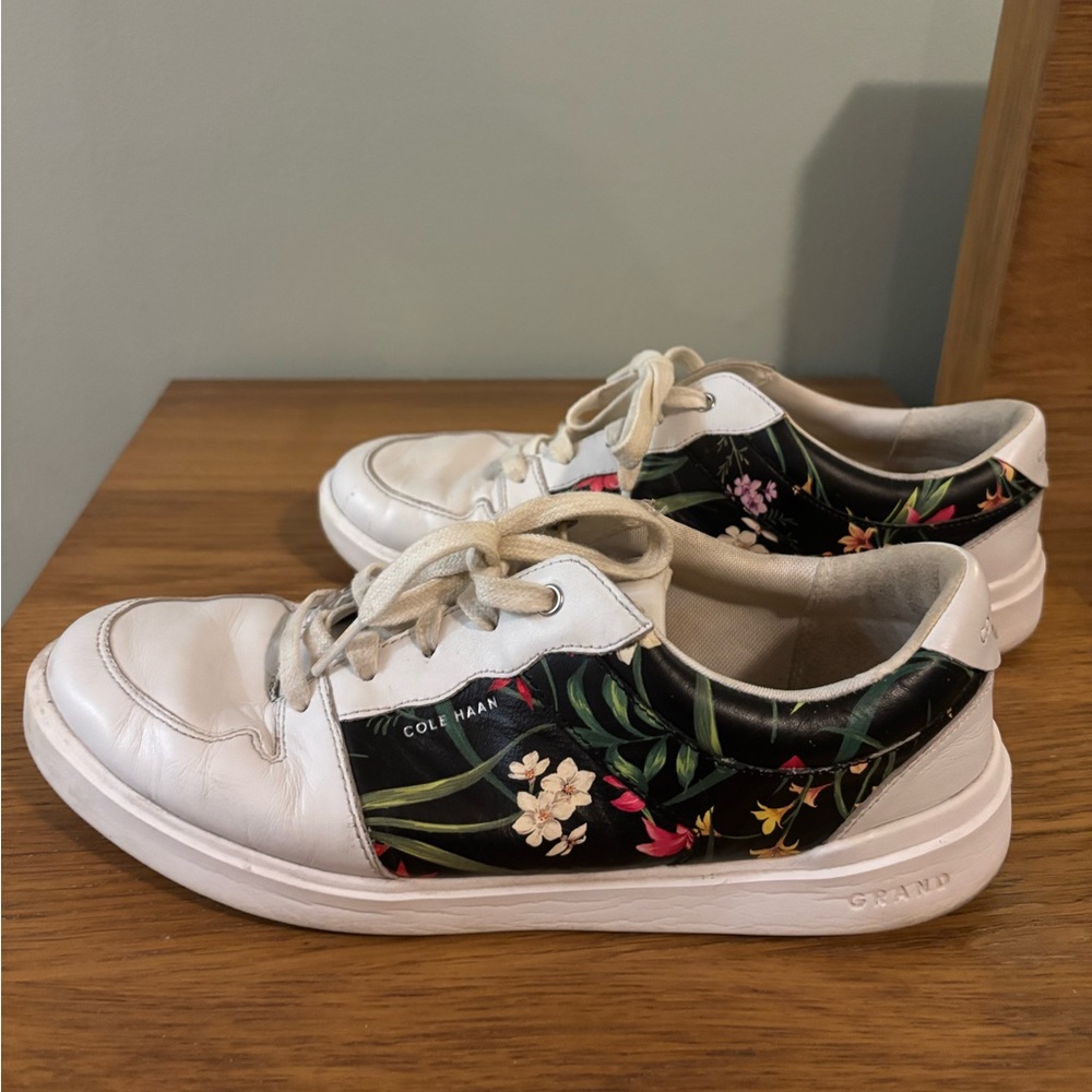 Cole Haan Floral White and Black Sneakers Size 8B Pre Loved - Picture 6 of 13